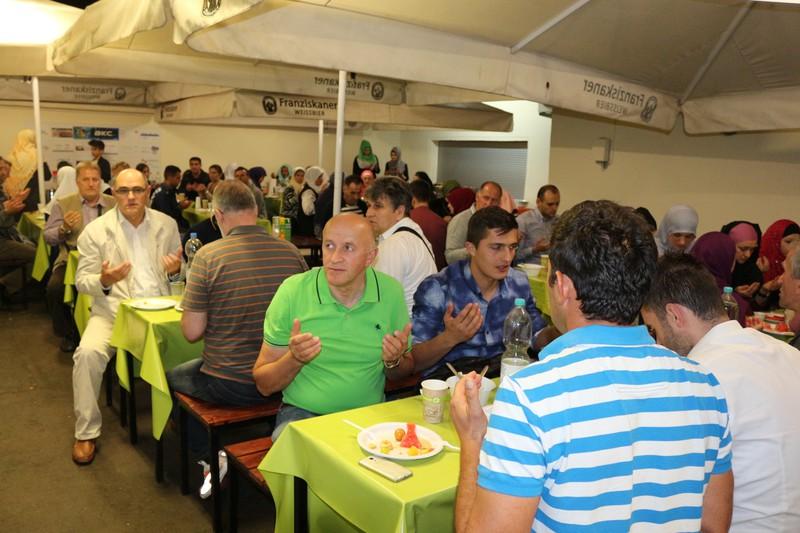 FRANKFURT Zajednički iftar kao u svojoj mahali