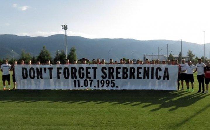 Igrači FK Sarajevo odali počast svim žrtvama genocida