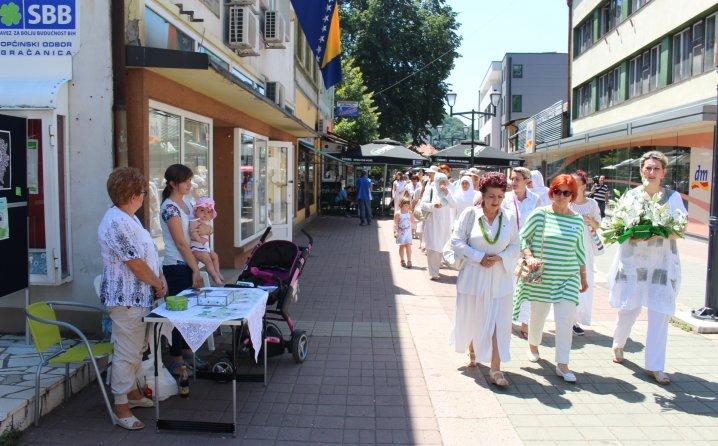 Drage majke Srebrenice, mi smo s vama u vašem bolu