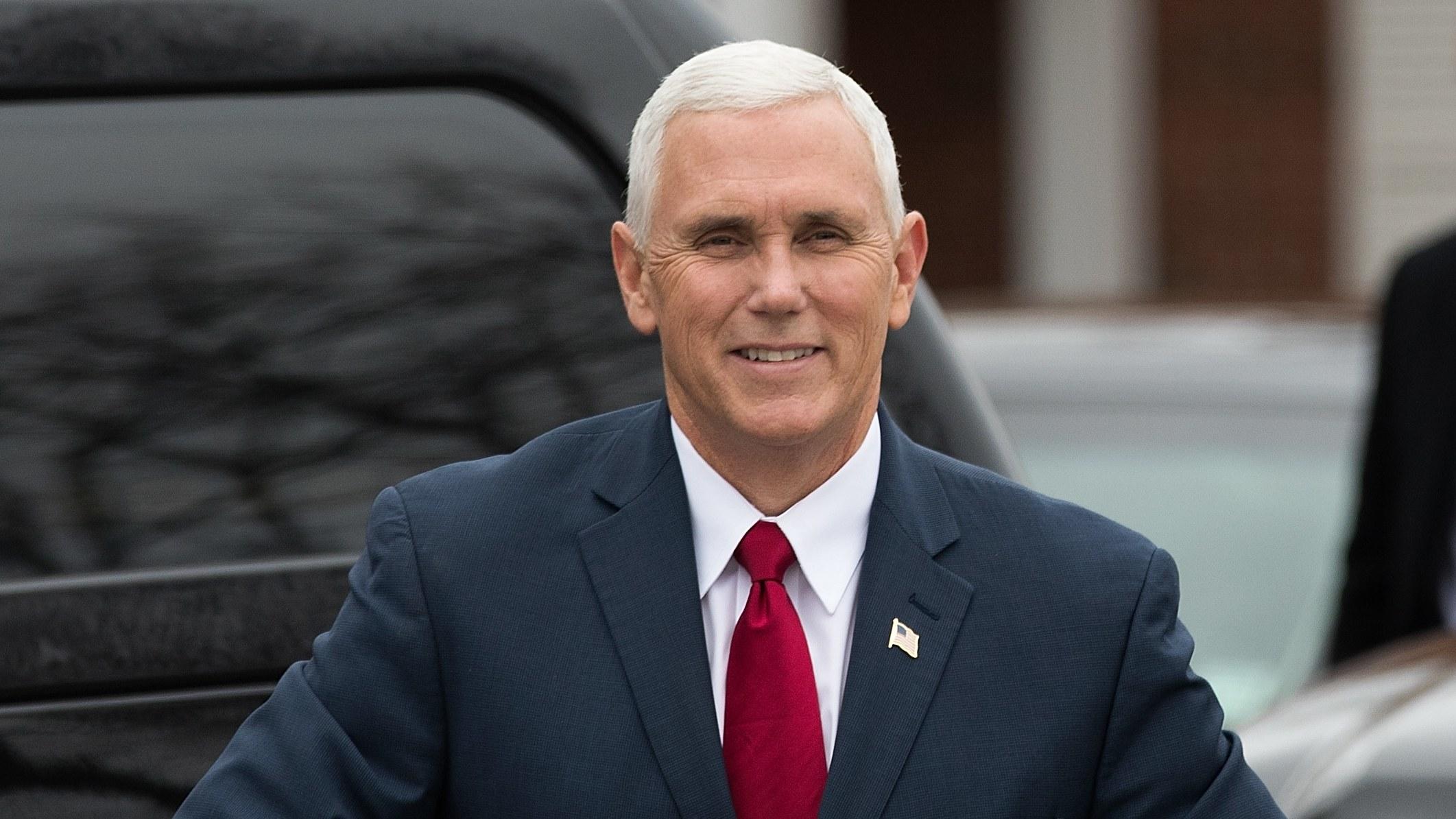 Pence se sprema da naslijedi Trumpa