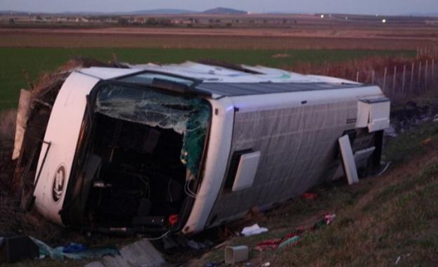 Autobus se survao u kanal, povrijeđeno 20 putnika