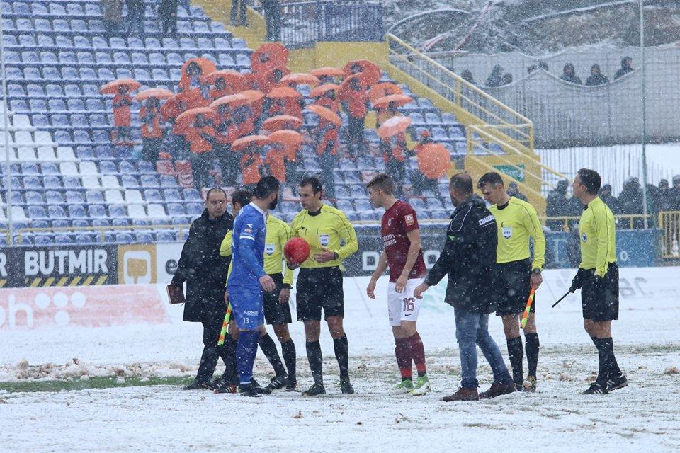 Cirkus zvani Premijer liga, zbog ovih fotki nam se smije cijeli region