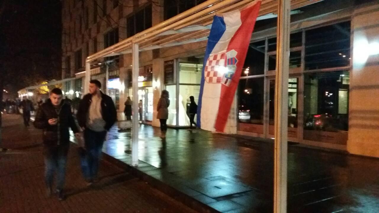 U Mostaru zatvoreni kafići, na ulicama veliki broj policije i građana