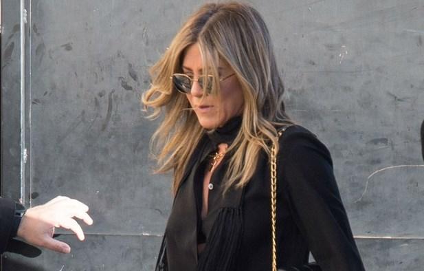 Dženifer Aniston prkosi godinama: Zablistala u ležernoj kombinaciji