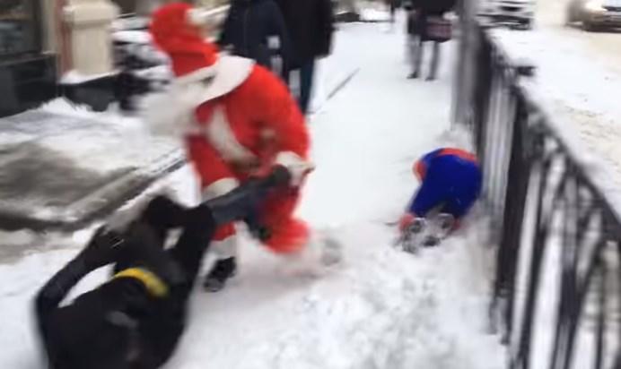 Betmen prebio Spajdermena, uletio Djeda Mraz i pokazao ko je glavni