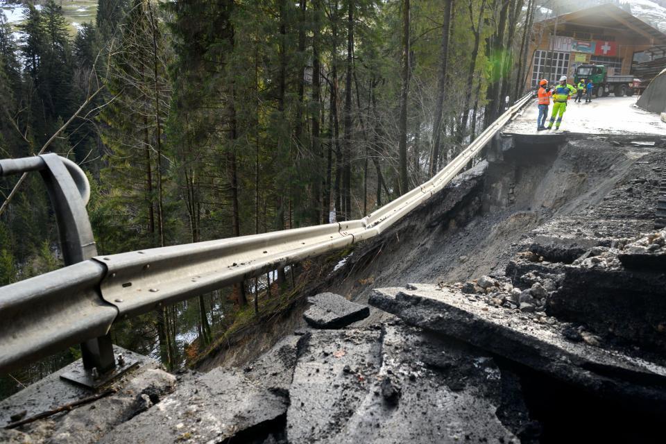 U klizištima u Kaliforniji smrtno stradalo 15 osoba