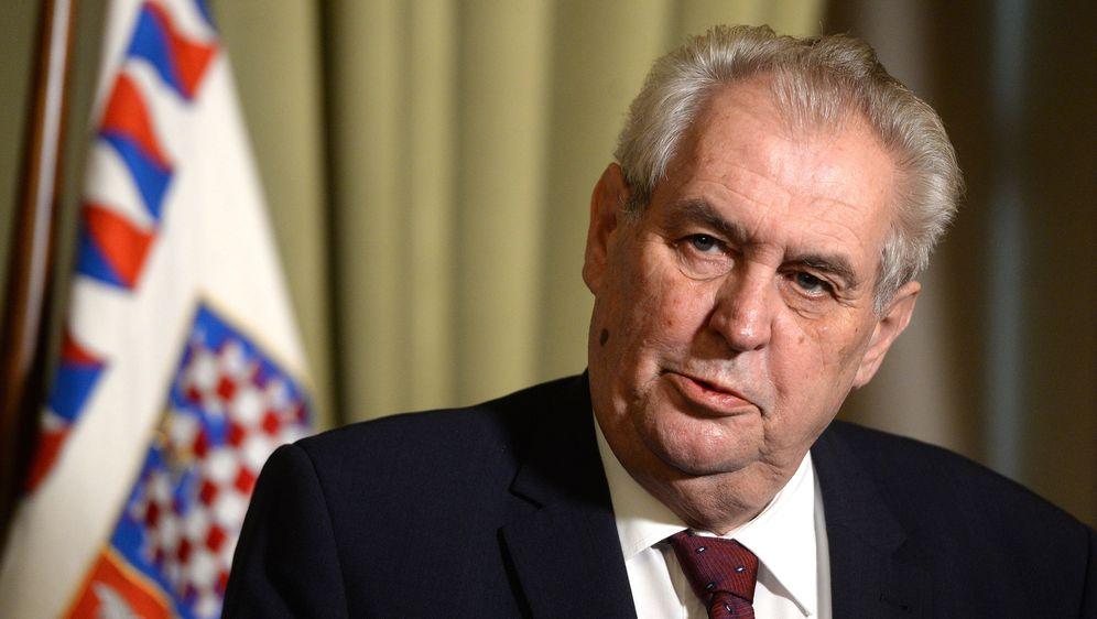 Zeman pobijedio u prvom krugu predsjedničkih izbora u Češkoj