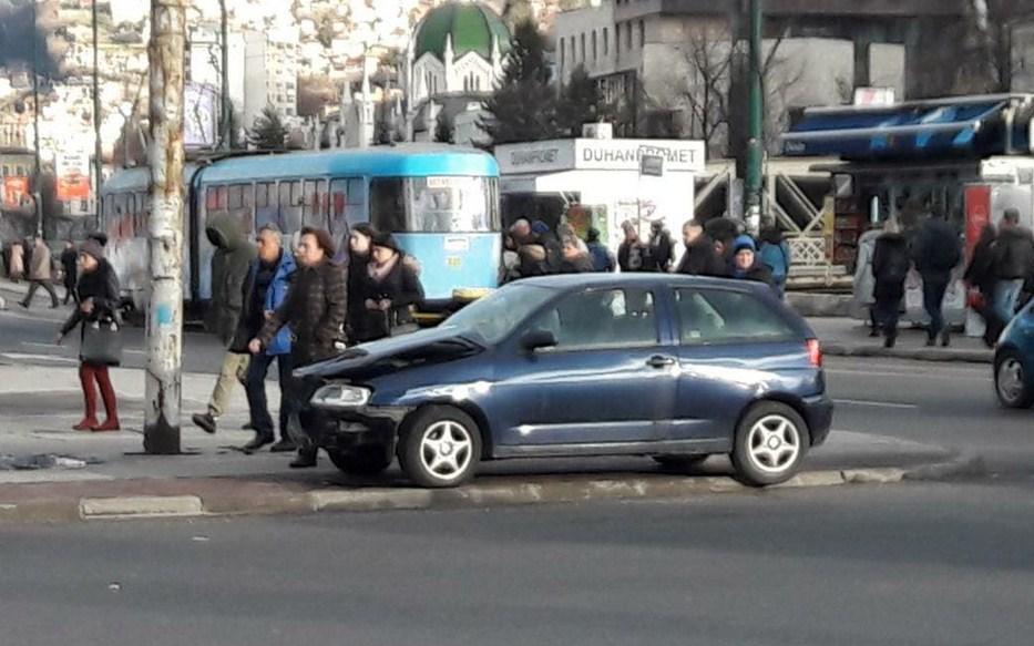 Dvije osobe povrijeđene u udesu na Skenderiji