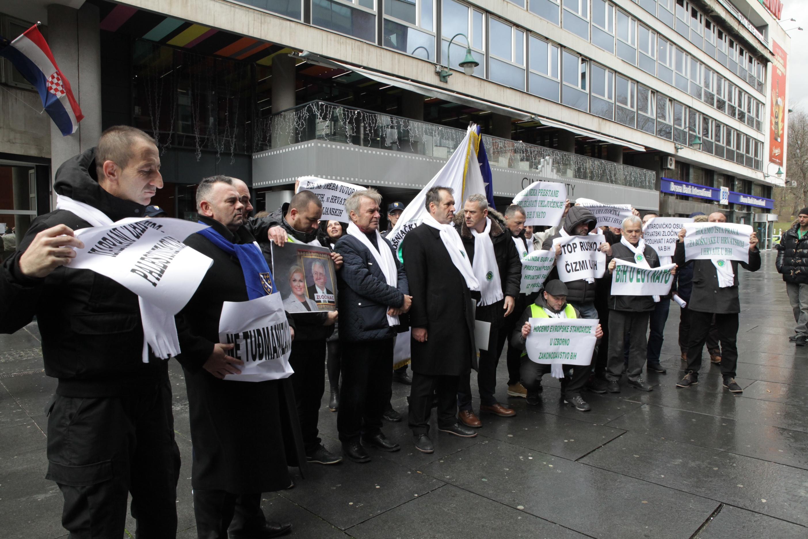 Protesti u Sarajevu zbog dolaska Kolinde Grabar-Kitarović