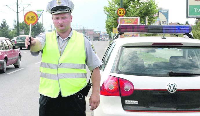 Cazinjanin zaustavljen zbog redovne kontrole pa otkriveno da je ukrao automobil