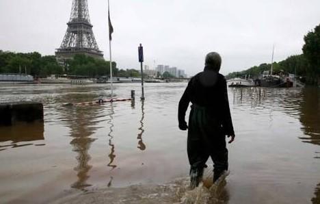 Pariz pod vodom: Sena dostigla skoro šest metara, slijedi evakuacija stanovništva