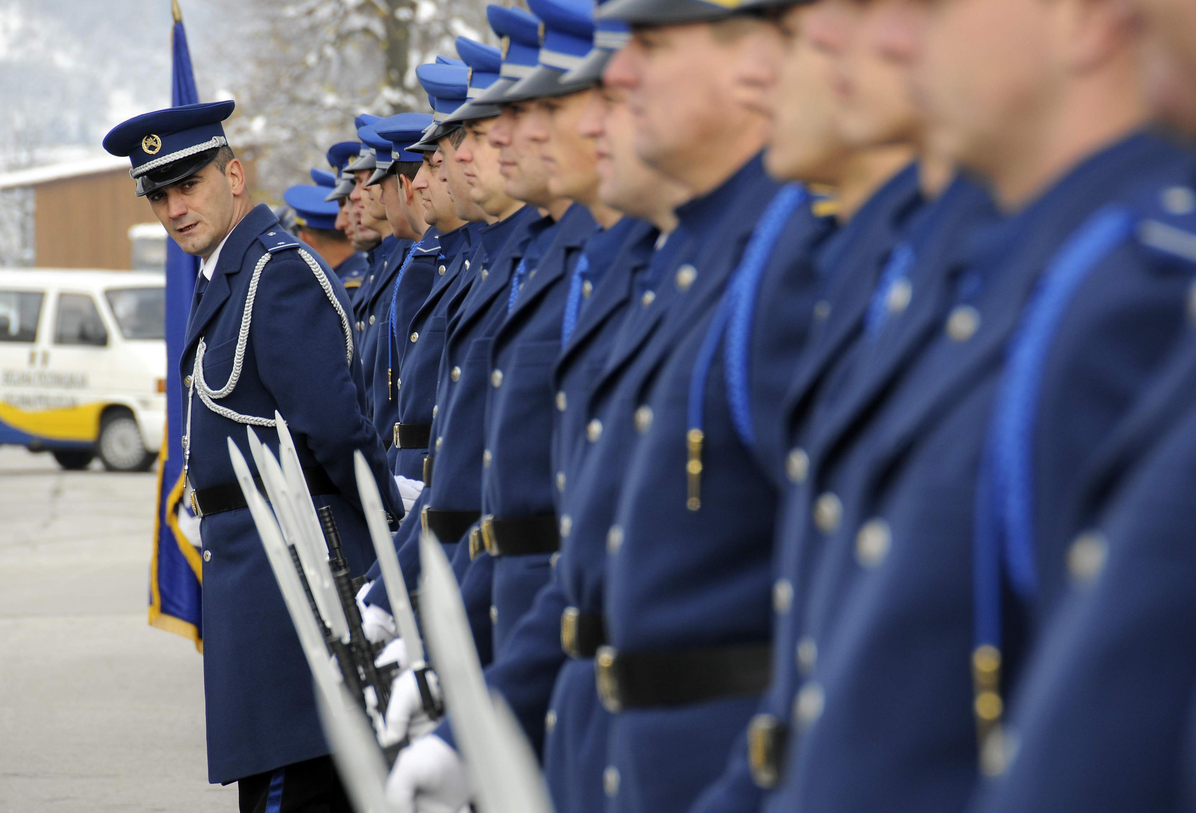 Brigadiri napuštaju vojsku zbog penzija od 2.182 KM