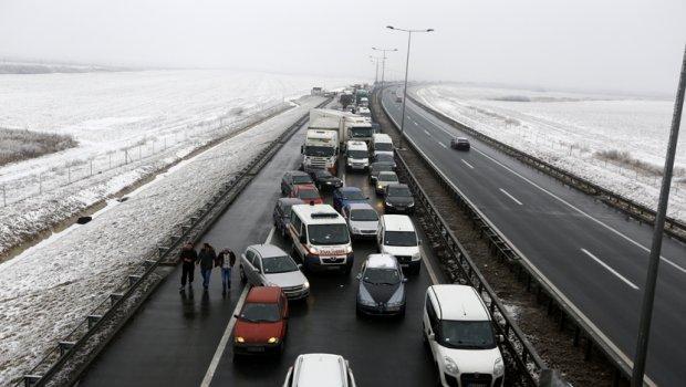 Sremska Mitrovica: Lančani sudar 11 vozila, jedna osoba teže povrijeđena