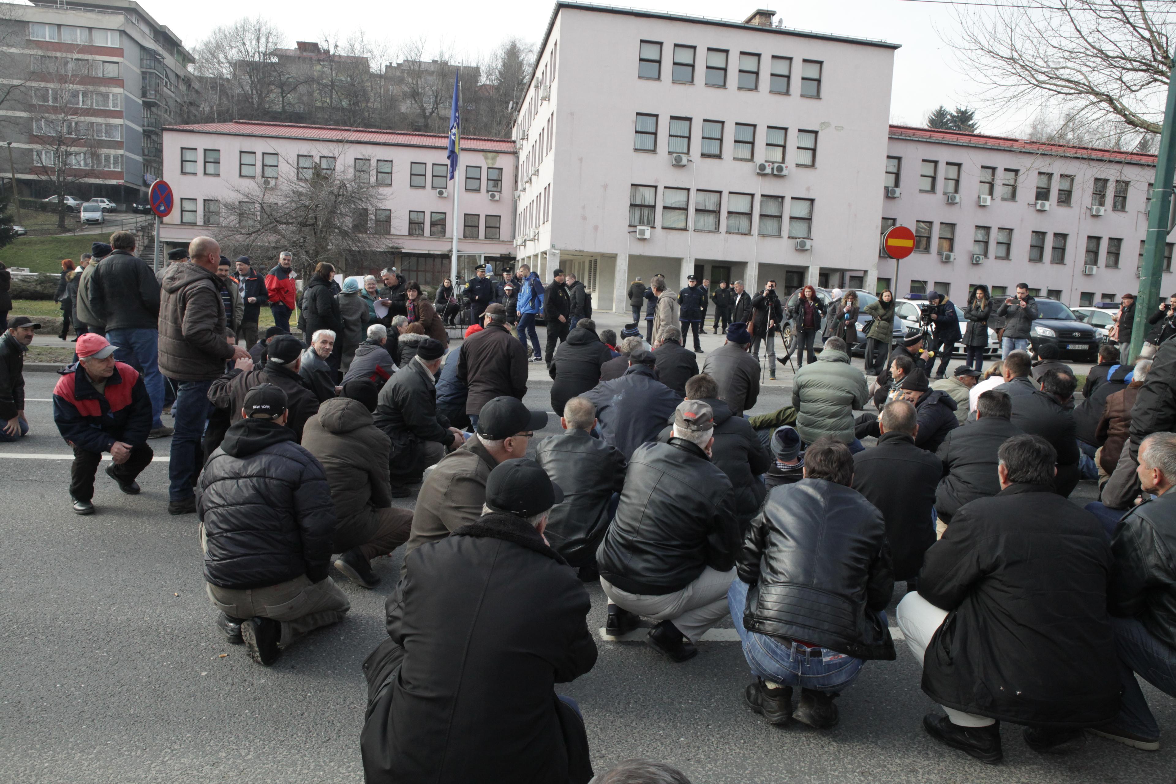 Većina radnika "Hidrogradnje" se razišlo, najavljen nastavak protesta sutra u 11 sati