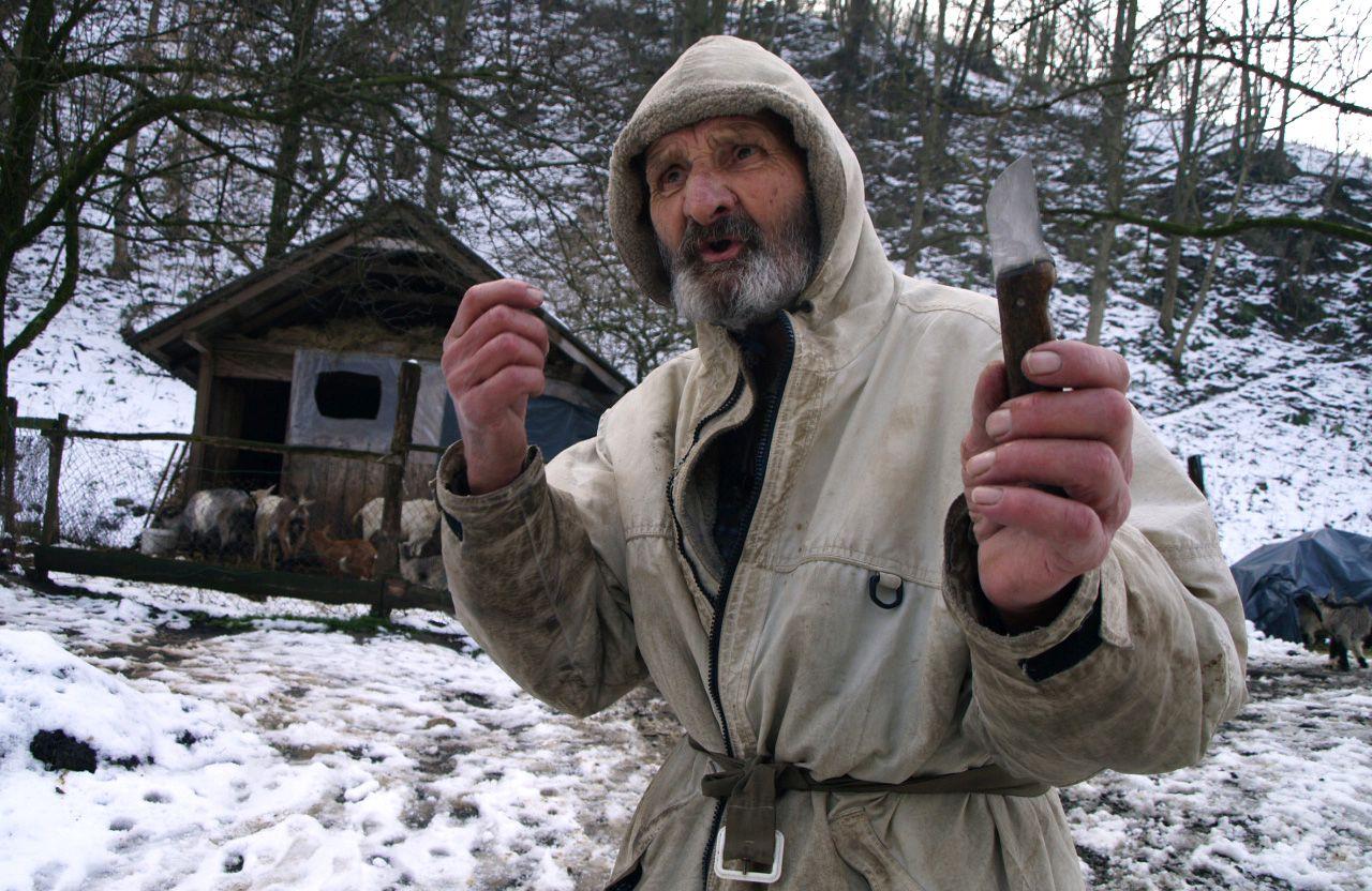 Čuva nožić koji mu je ostao kao uspomena na majku - Avaz