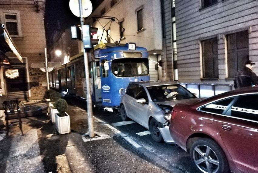 Lančani sudar u centru Sarajeva, dvije osobe povrijeđene