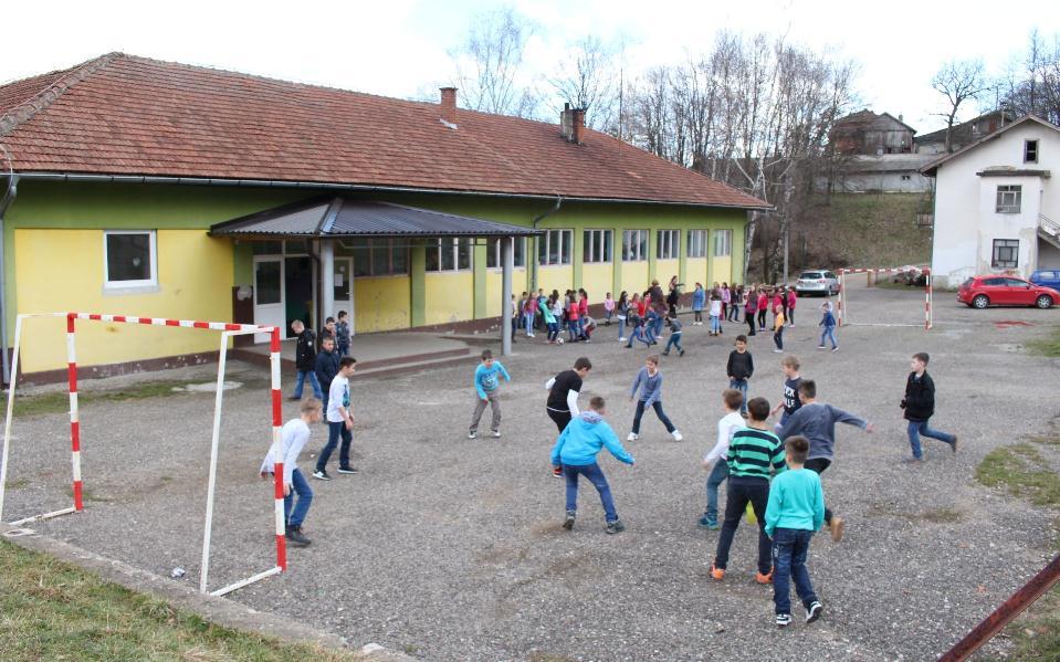 Gračanica: Putem Facebooka traže još jednog đaka da imaju dva puna odjeljenja