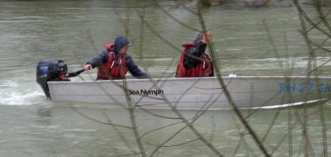 Sava kod Jasenovca dostigla rekordni nivo, ronioci spašavaju cestu