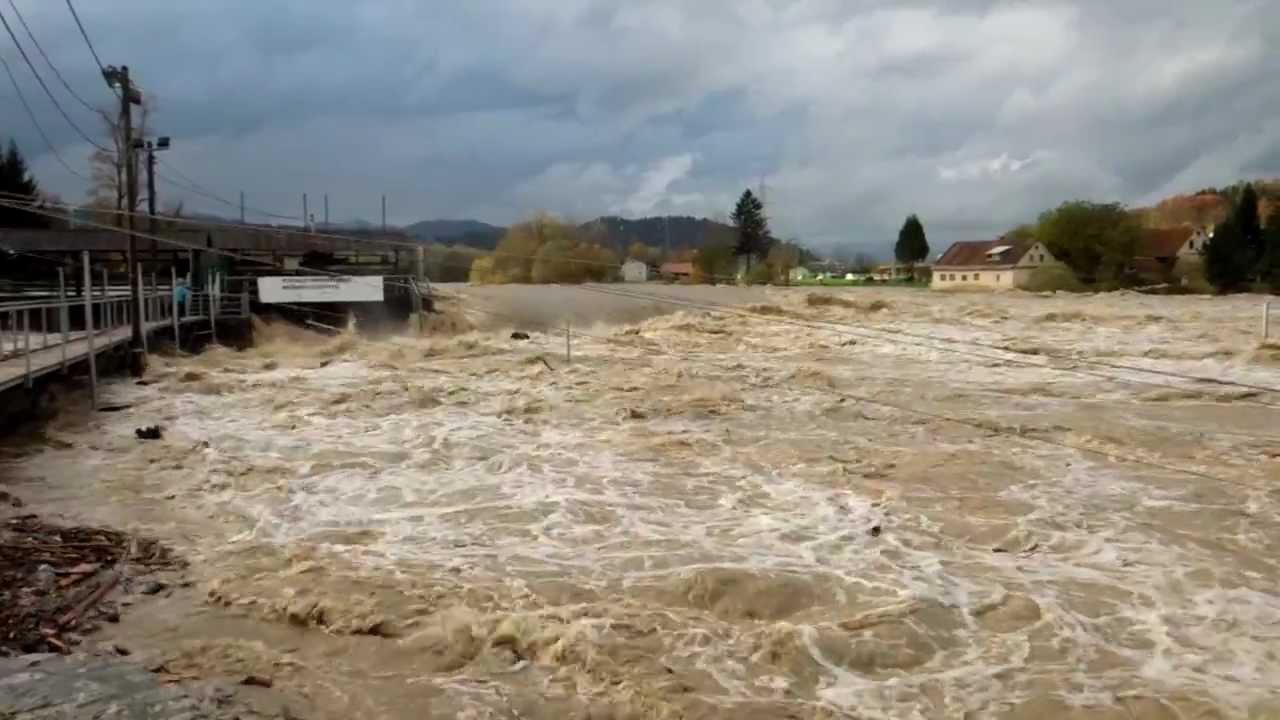 Izlila se Sava, zaustavljen saobraćaj na putu Bosanska Gradiška – Bosanska Dubica