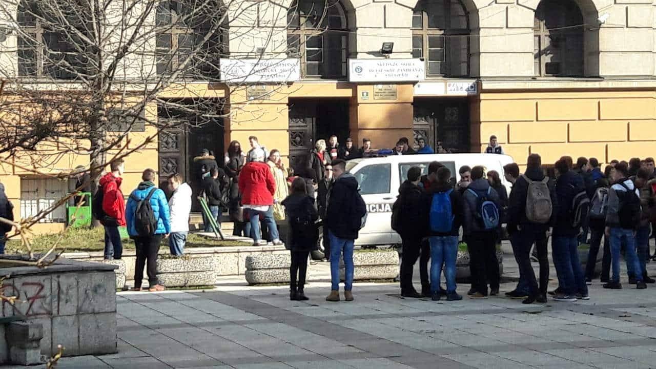 Učenik naplaćivao 100 maraka po lažnoj dojavi