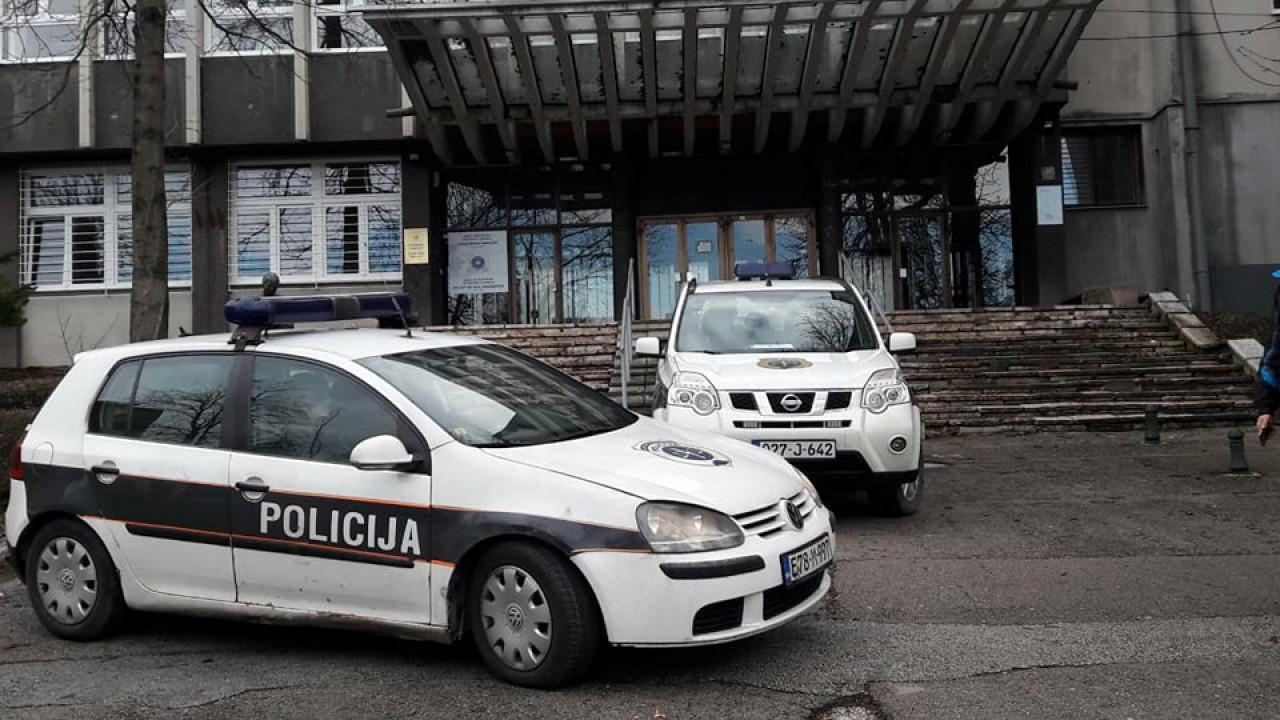 Uhapšen muškarac zbog lažne dojave o bombi, saslušan i maloljetnik