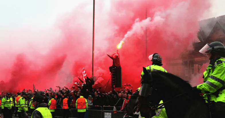 Navijač Liverpula u kritičnom stanju, navijači Rome nosili čekiće na stadion?!