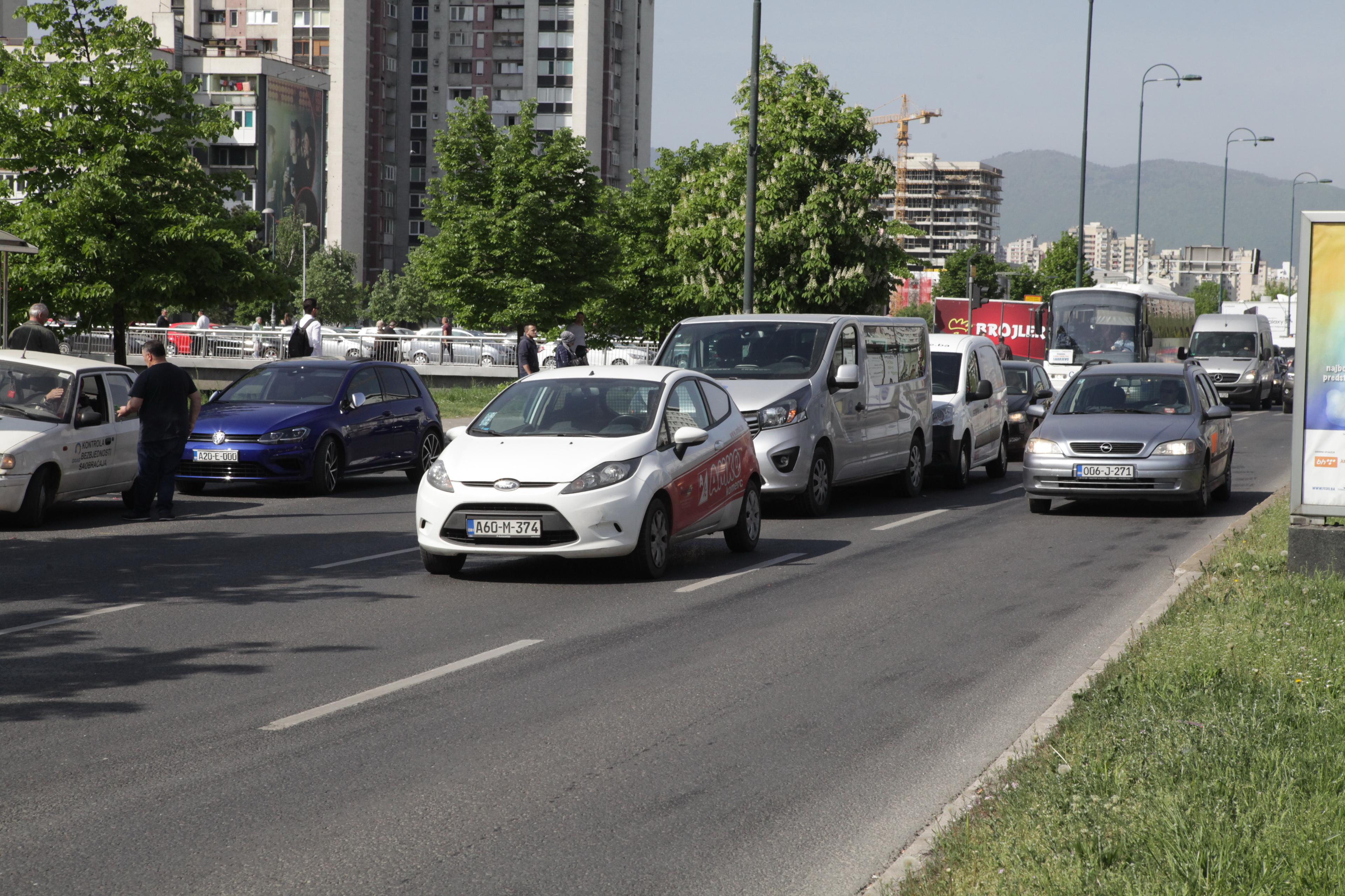 Opelom udario pješaka