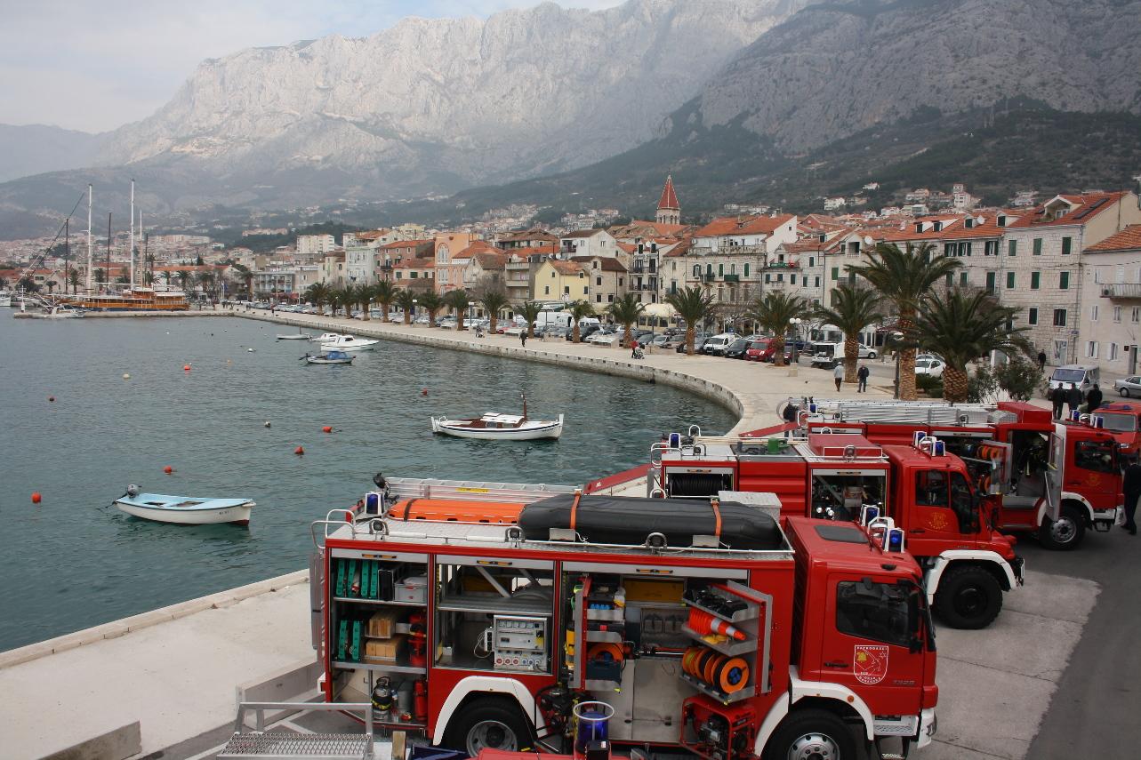 U požaru poginula žena, vatrogasci jedva došli do kuće