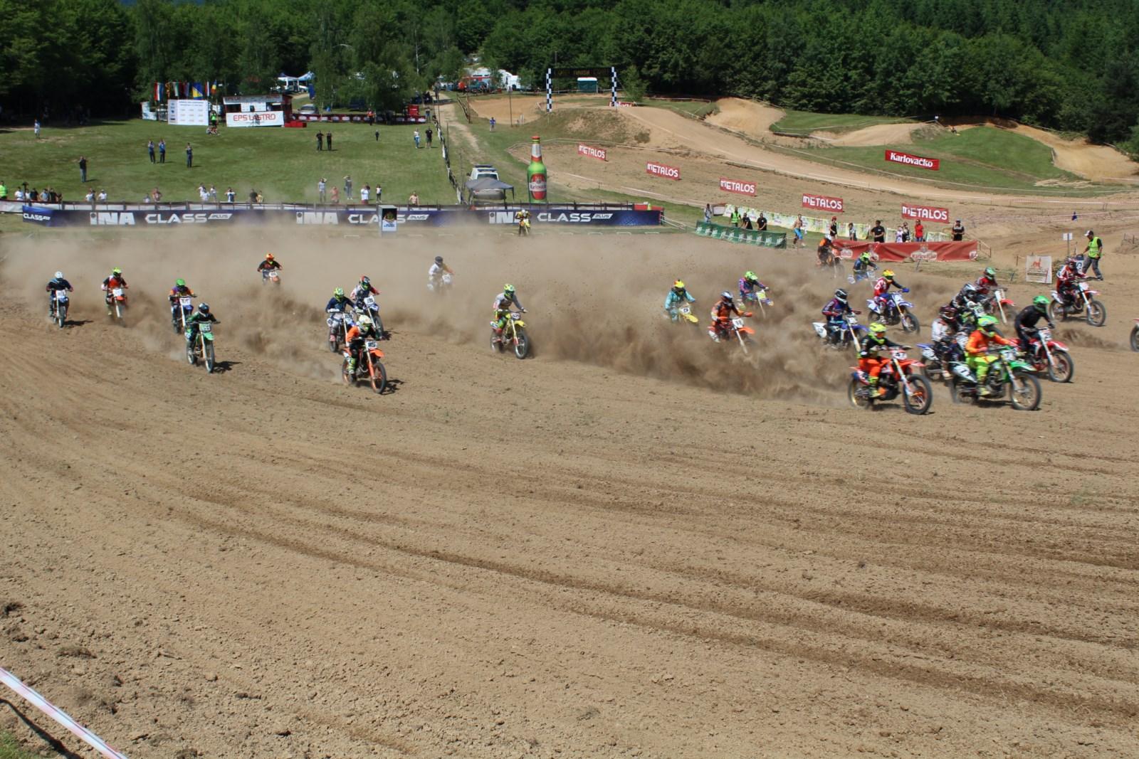 Početak jedne od utrka na autodromu Gajice - Avaz