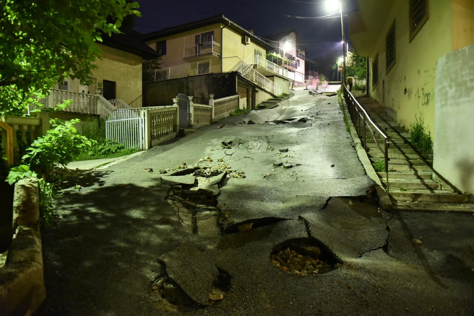 Nakon nevremena u Sarajevu: Propao asfalt u pojedinim ulicama