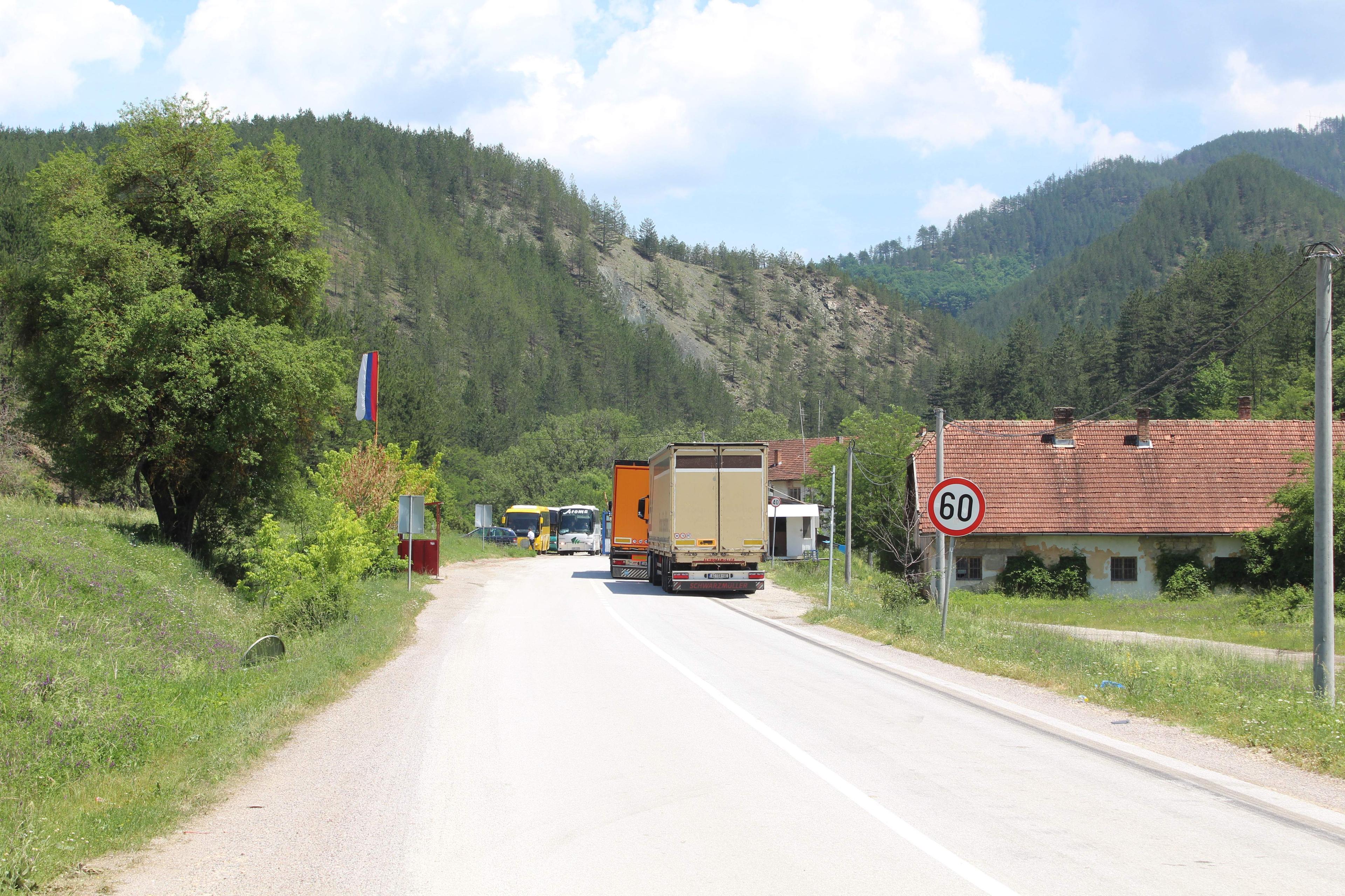 Bosansko selo na ničijoj zemlji: Do prodavnice moraju preko graničnog prijelaza