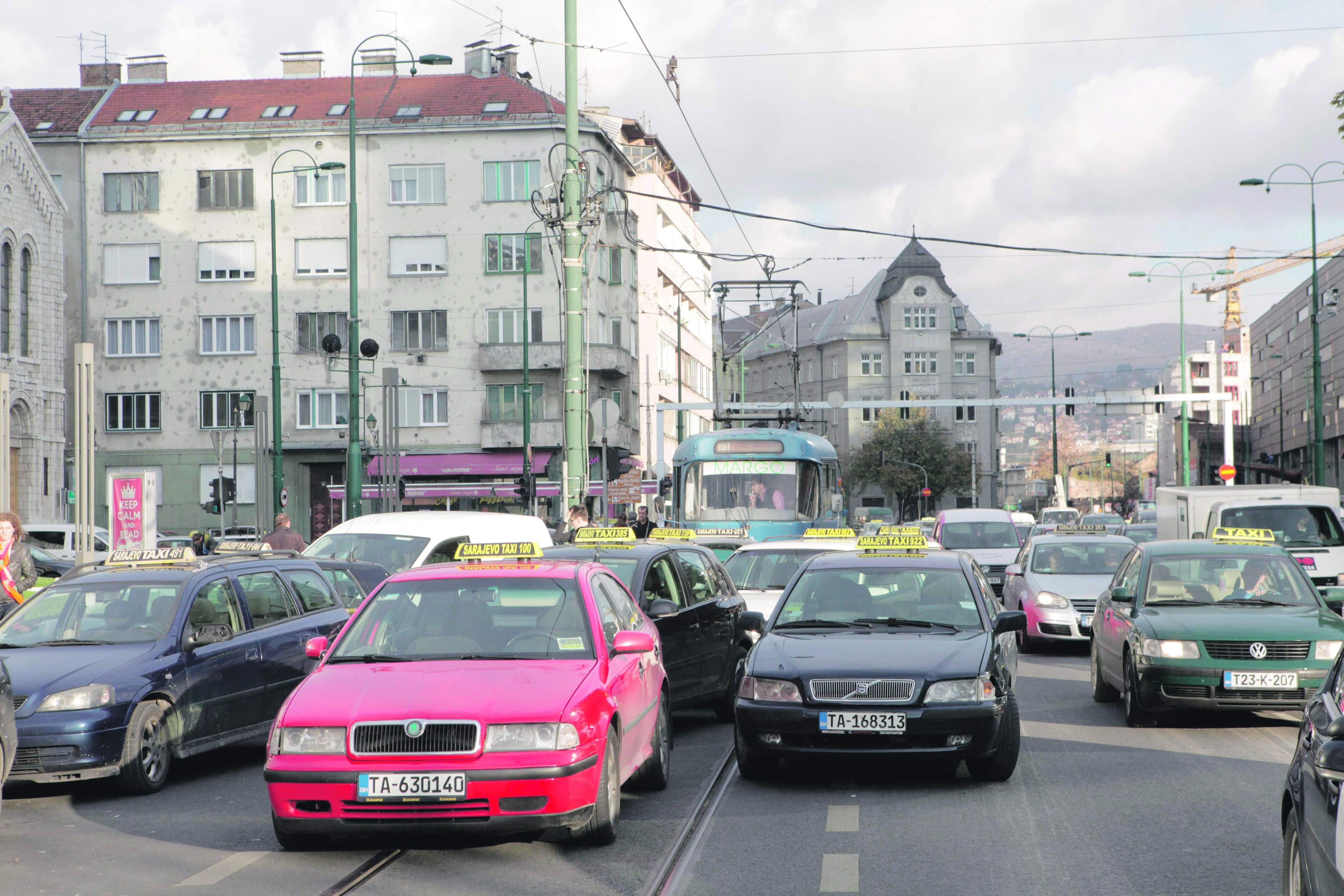 Taksistima svaka vožnja donosi neizvjesnost i strah