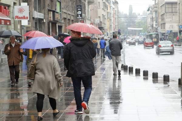 Vratite jakne iz ormara, padaju temperature: Sunce, pa obilne kišne padavine i zahlađenje