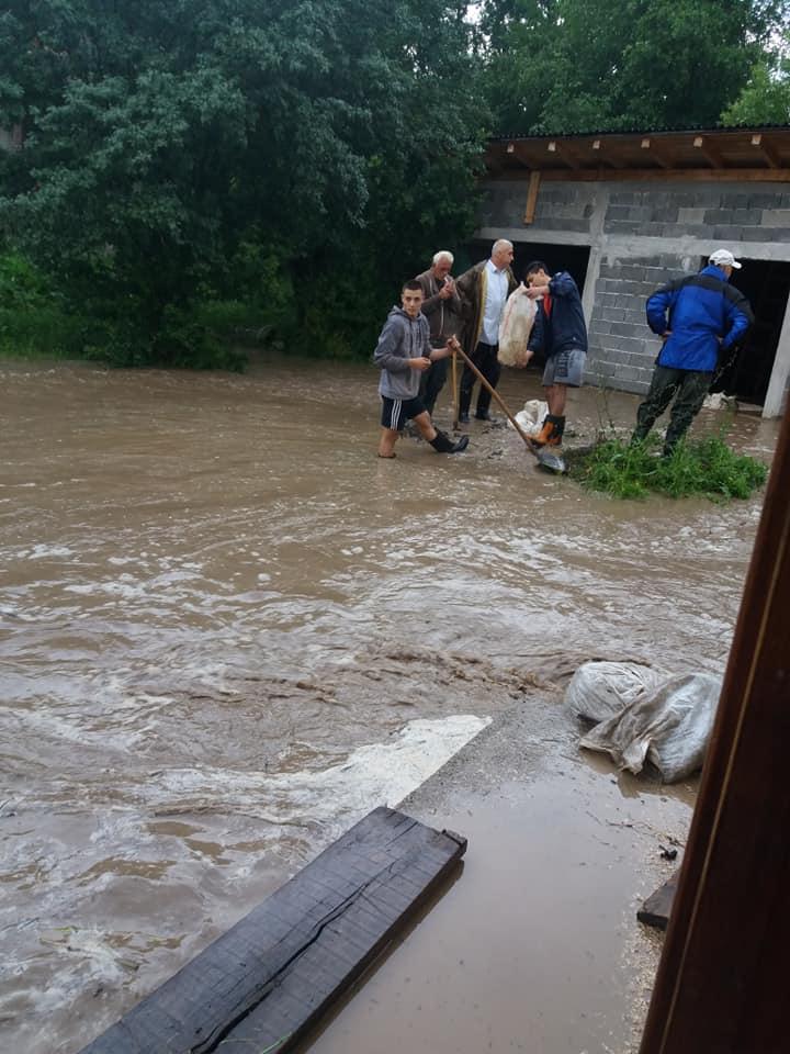 Poplave u Olovu, u dijelu općine proglašeno stanje prirodne nesreće, odsječeno oko 200 stanovnika