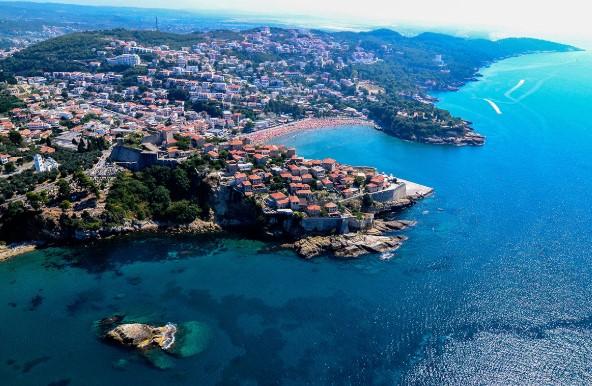 Ulcinj: Jedan momak nestao u ustalasalom moru, drugom spasili život