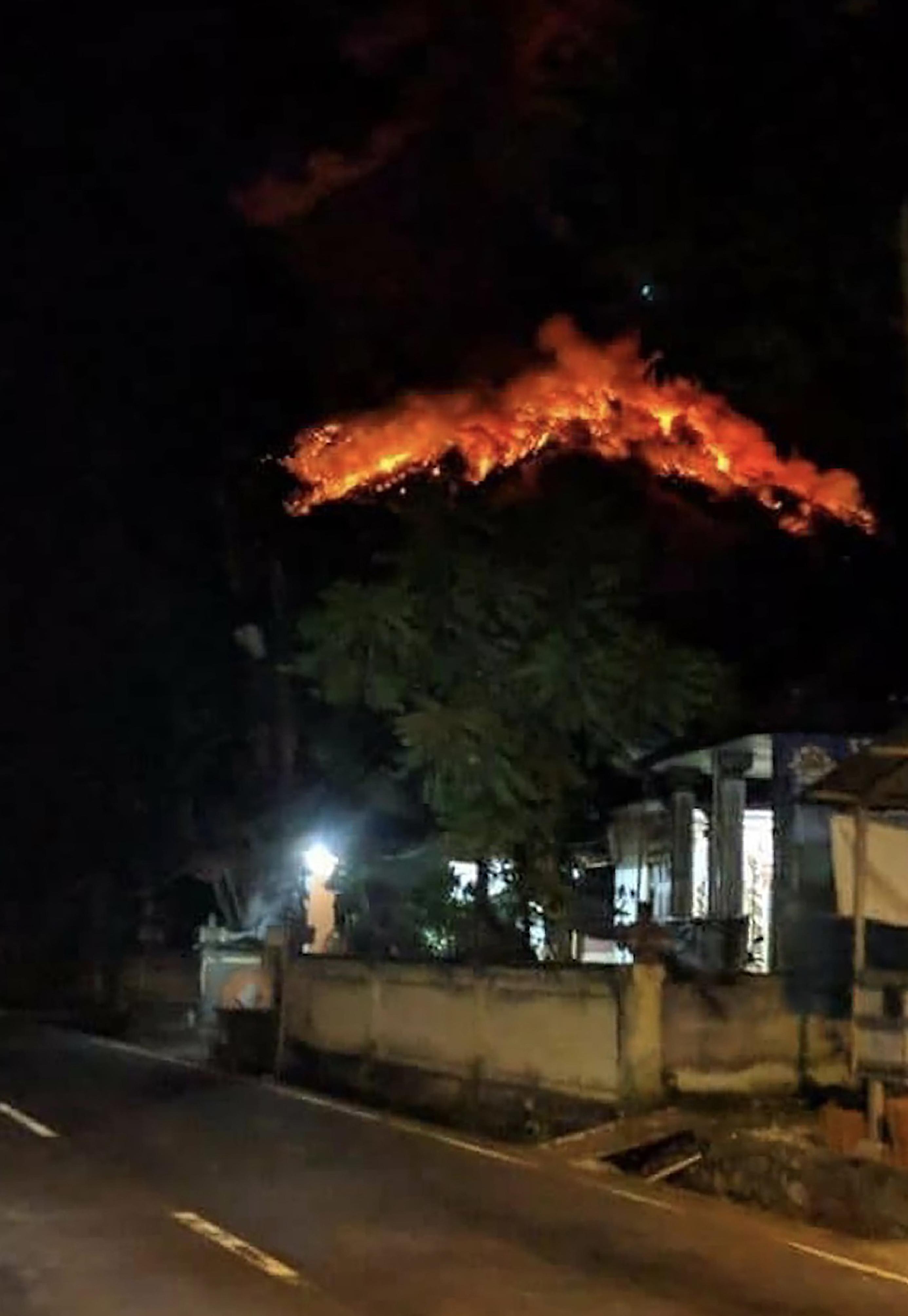 Eruptirao vulkan na Baliju, izbacivao lavu i pepeo kilometre u zrak, otkazano više od 300 letova