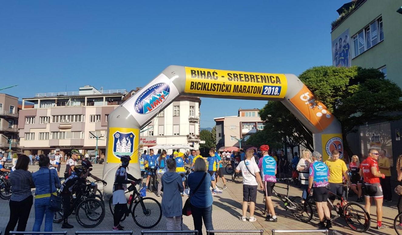 Učesnici biciklističkog maratona započeli svoj put iz Bihaća prema Potočarima