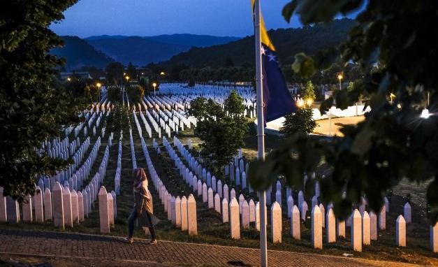 Muk i tišina u Potočarima uoči obilježavanja 23. godišnjice genocida u Srebrenici