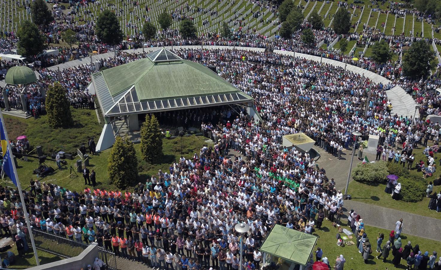 U Potočarima klanjana dženaza i obavljen ukop ostataka 35 žrtava genocida u Srebrenici