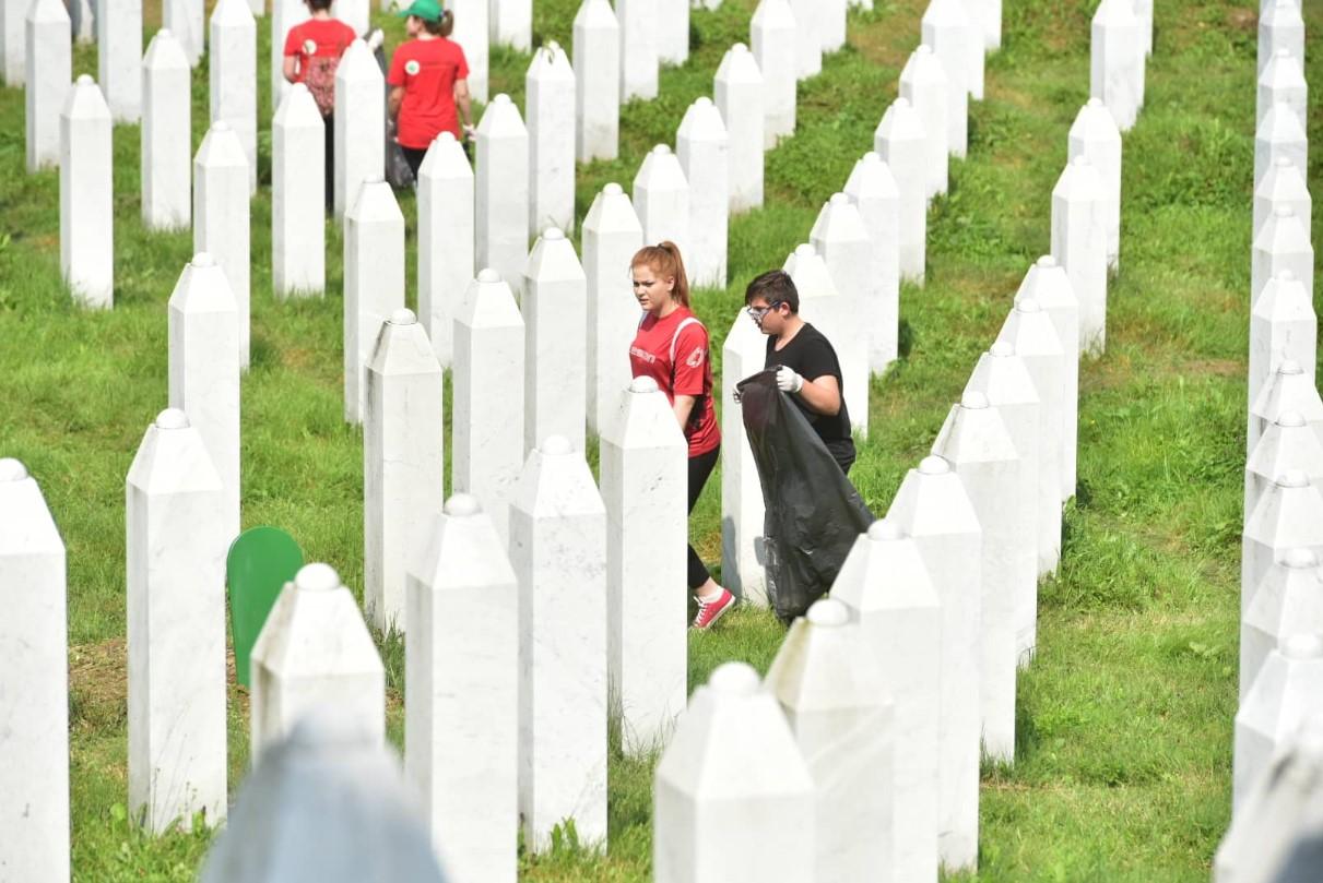 Podneblje koje zbog mrtvih živi samo jedan dan u godini: U Potočarima ostali samo volonteri