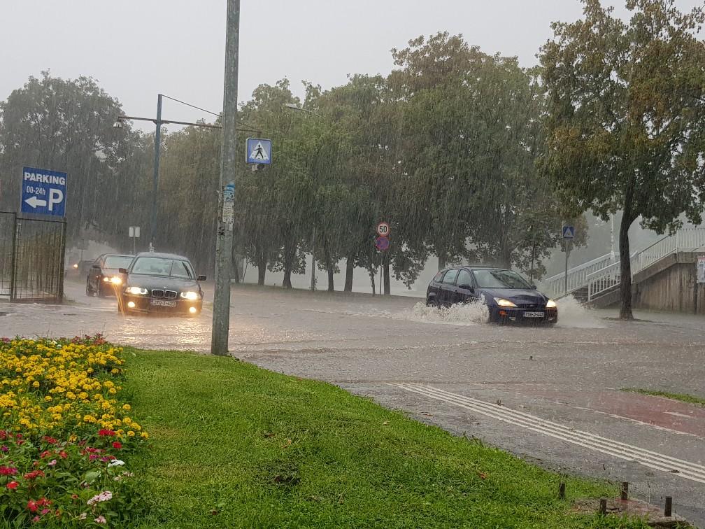 Veliko nevrijeme protutnjalo i Zenicom