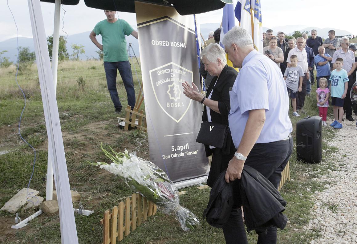 Svečano polaganje cvijeća na Golom brdu: Obilježena 25. godišnjica pogibije 18 specijalaca