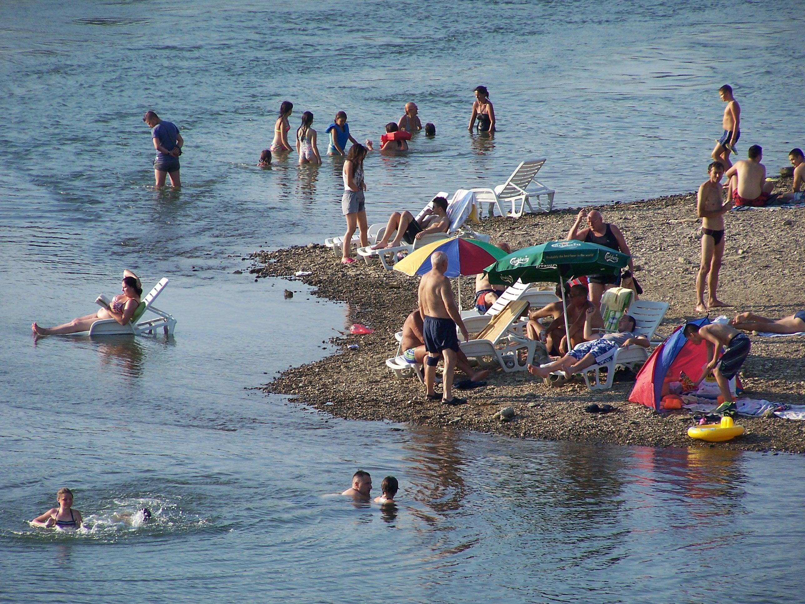 Kupalište vrvi od ljudi - Avaz