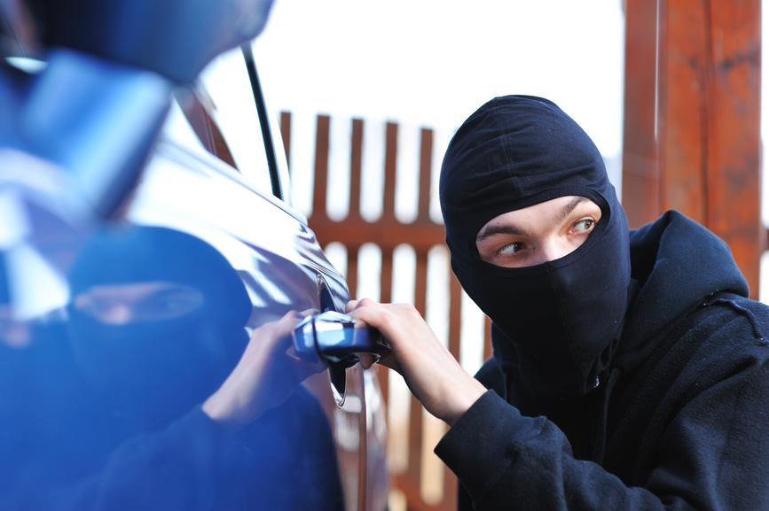 Maloljetnik iz BiH sa vršnjakom iz Crne Gore ukrao automobil u Beranama