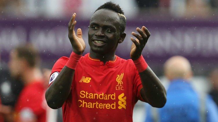 Sadio Mane snimljen kako nakon utakmice čisti toalet u džamiji