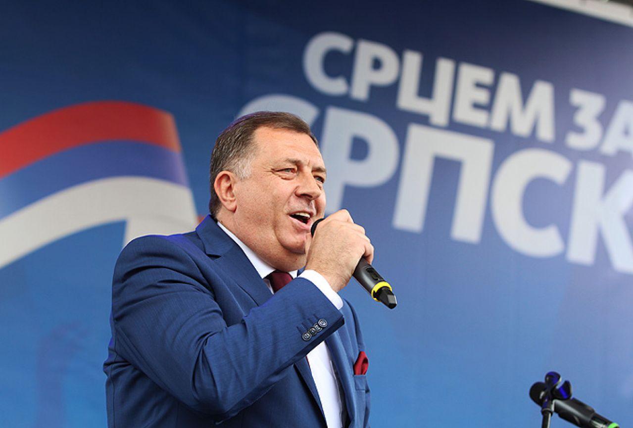 Dodik zapjevao, ali ni SNSD-ovcima nije bilo baš prijatno...