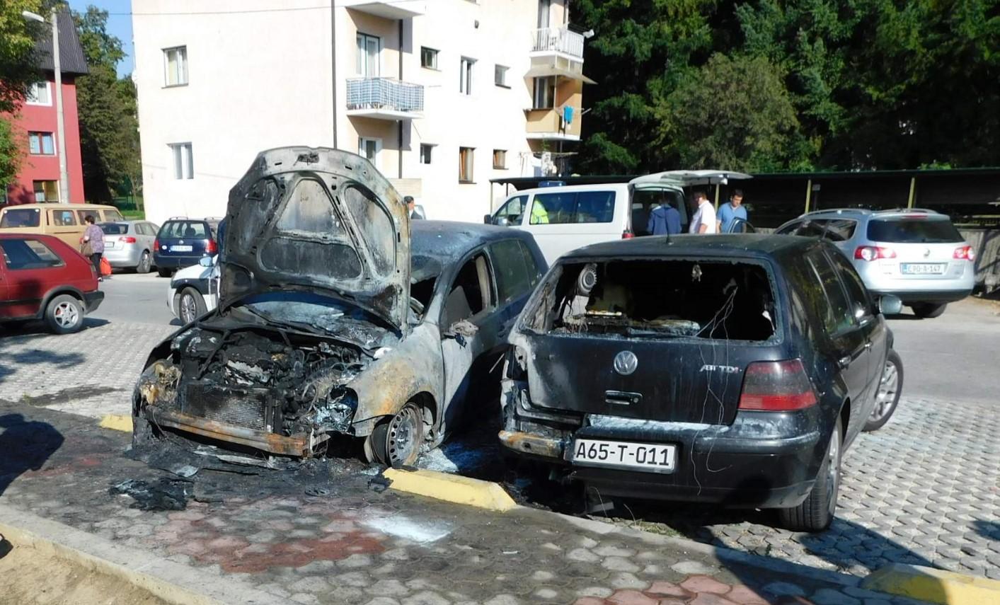 Sukob zaraćenih kriminalnih grupa? Izgorjela dva automobila u Vogošći