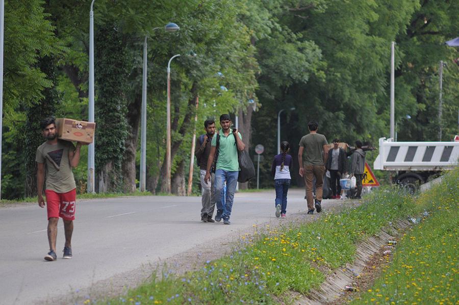 Pogledajte video: Nadzorne kamere snimile pokušaj ulaska migranta u privatnu kuću