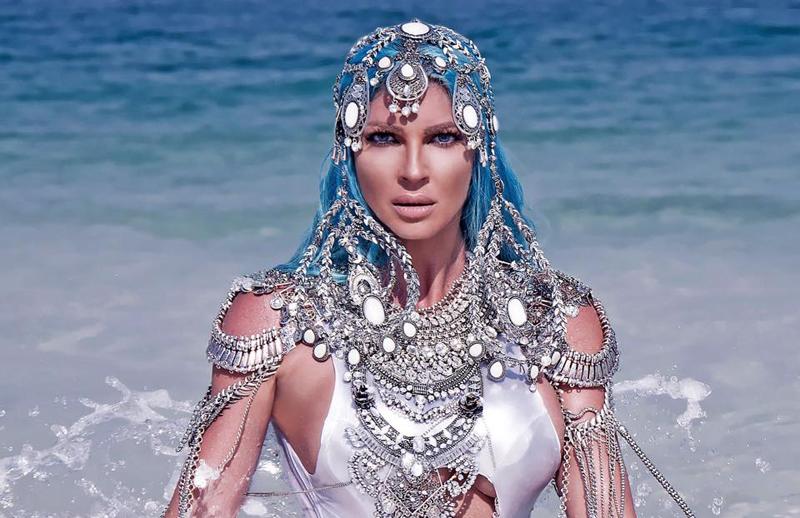 Odmor na Maldivima: Jelena Karleuša pokazala zanosno tijelo vozeći bicikl