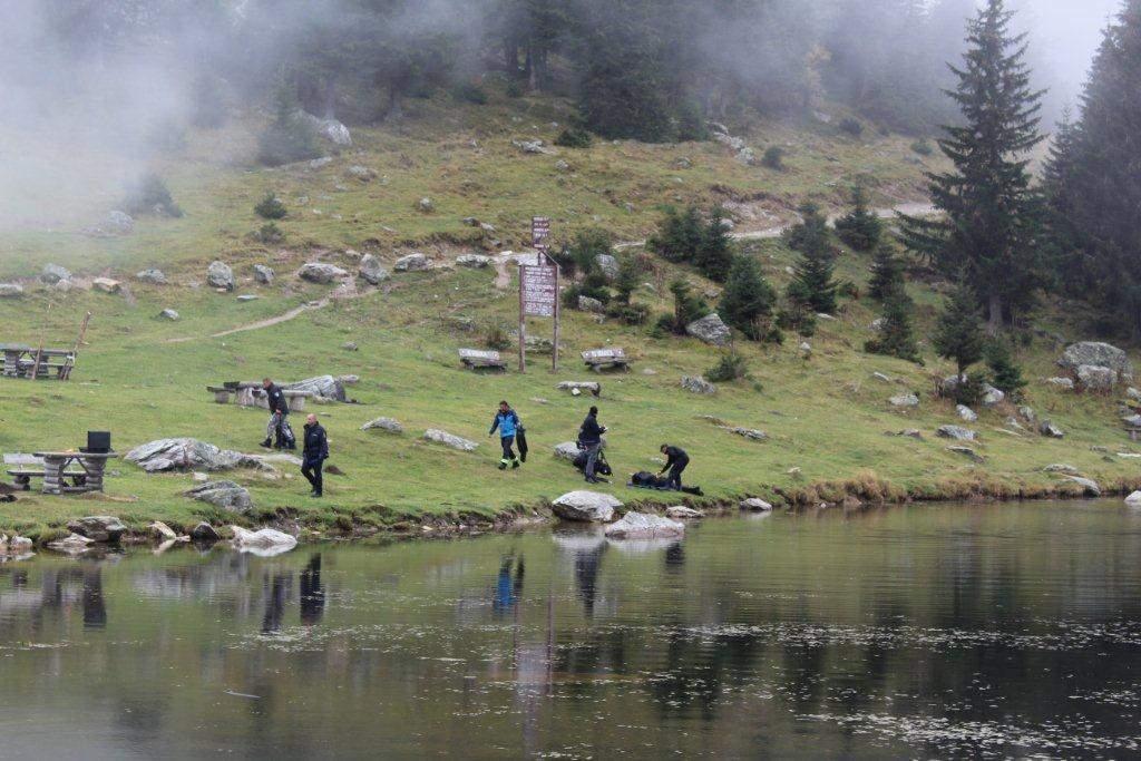 Trenutak kad je tijelo izvučeno na obalu (Foto: H. Čukle) - Avaz